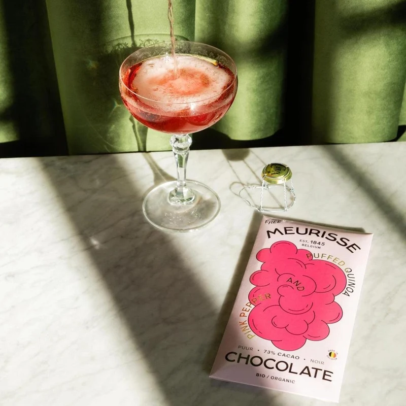Bio Zartbitterschokolade mit Puffquinoa und rosa Pfeffer