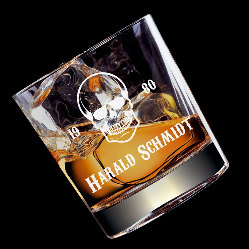 Totenkopf Whiskyglas 320 ml mit personalisierter Wunschgravur