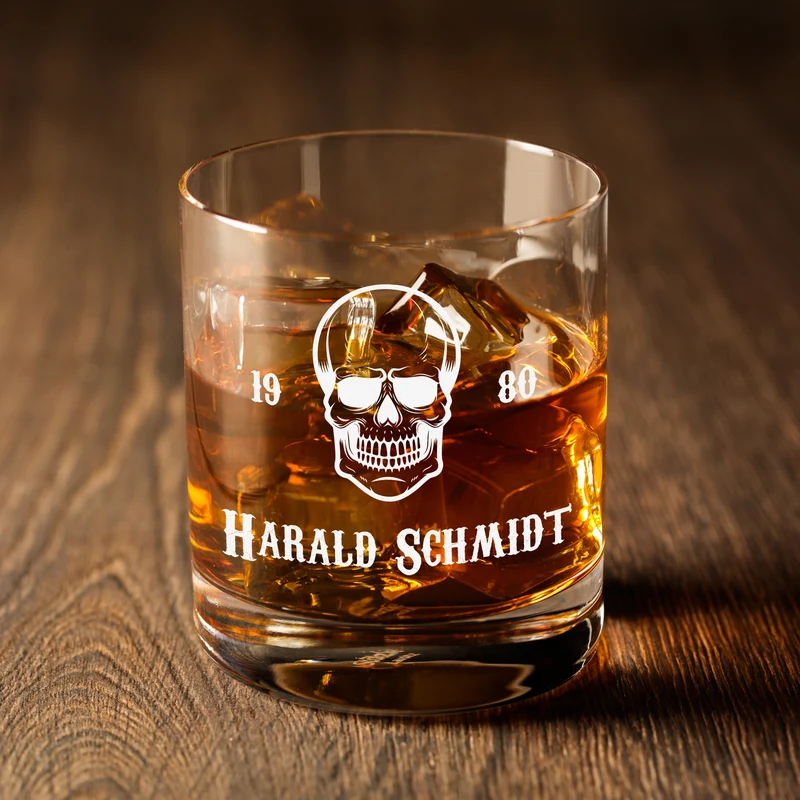 Totenkopf Whiskyglas 320 ml mit personalisierter Wunschgravur