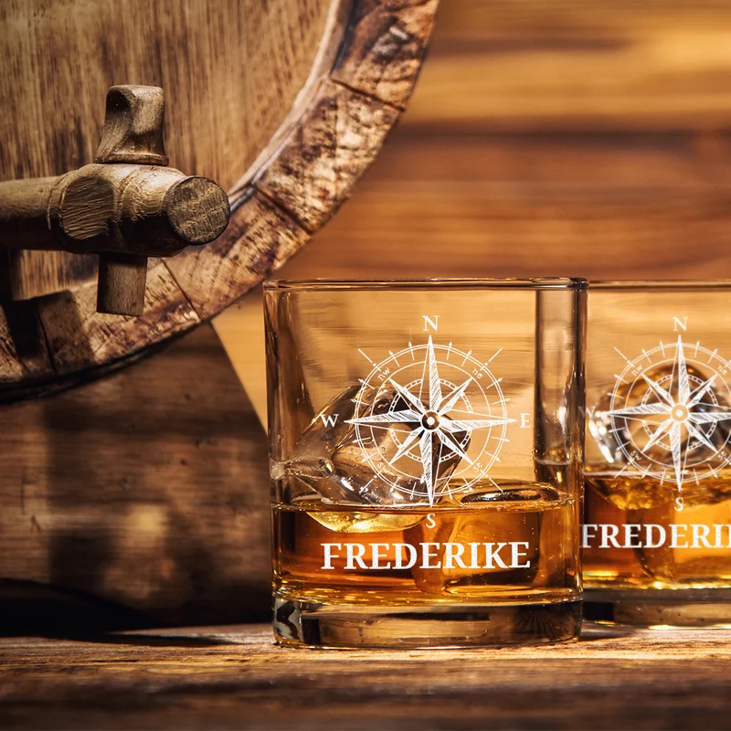Modernes Whisky Glas 320 ml mit personalisierter Gravur - Motiv Kompass