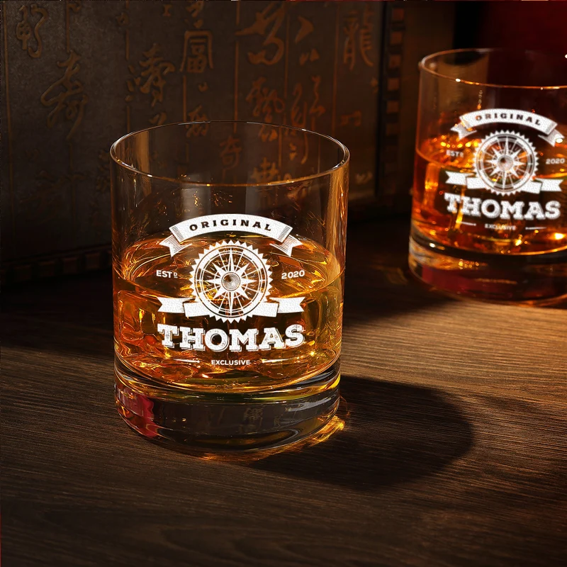 Totenkopf Dekanter 850 ml und 2 Whisky Tumbler 320 ml mit Wunschgravur - Original Exklusive
