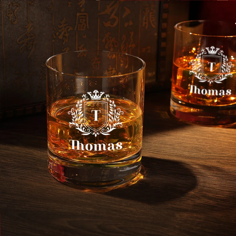 Whisky Totenkopf Dekanter 850 ml & 2 Whiskygläser 320 ml mit Gravur - Motiv Wappen
