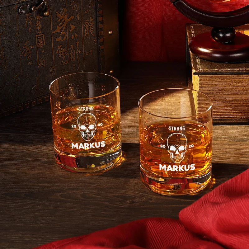 Skull-Dekanter 850 ml und 2 Whiskygläser 320 ml mit Gravur - Motiv "Totenkopf"