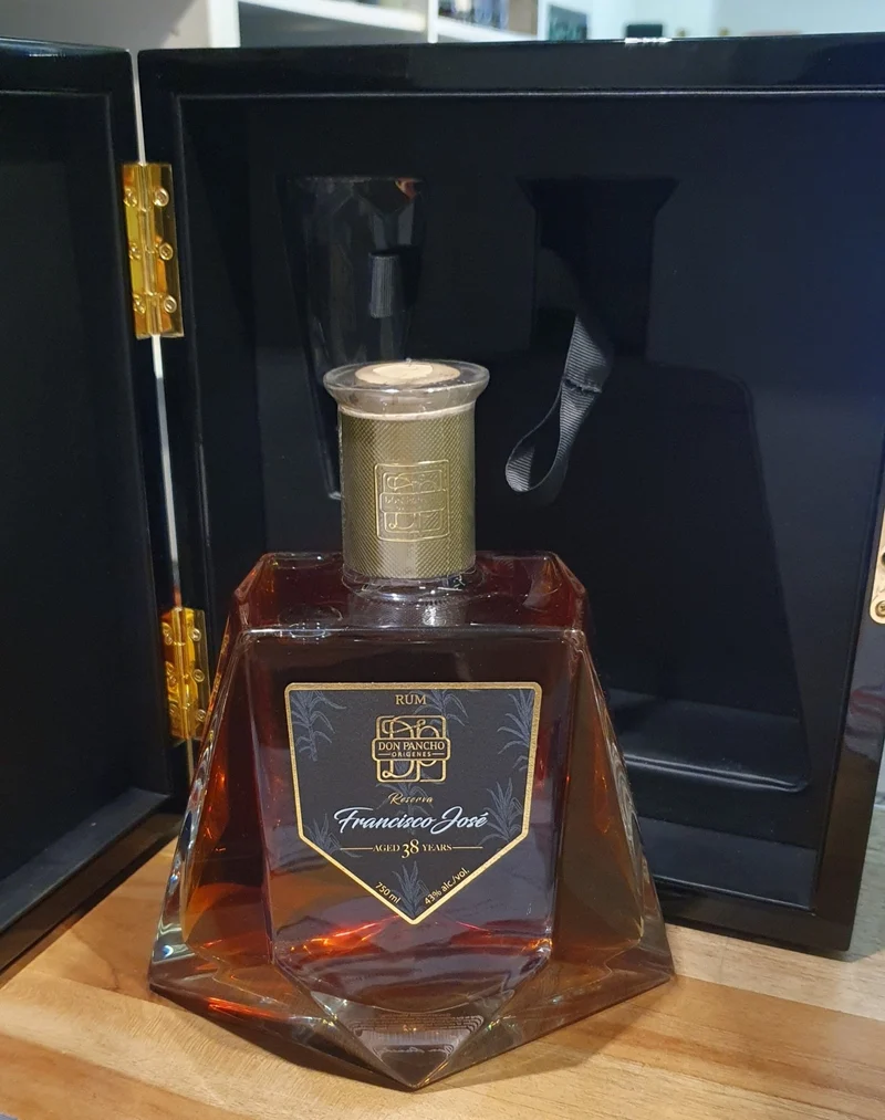 X Reserva Francisco Jose 38Y Panama single cask Rum 0,7l 43%vol. Distillery Las Cabras Origenes Don Pancho