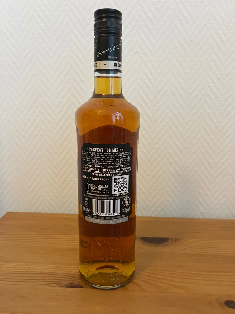 Bacardi Oakheart 0,7l 35% vol. Rum Sonderedition spiced schwarz