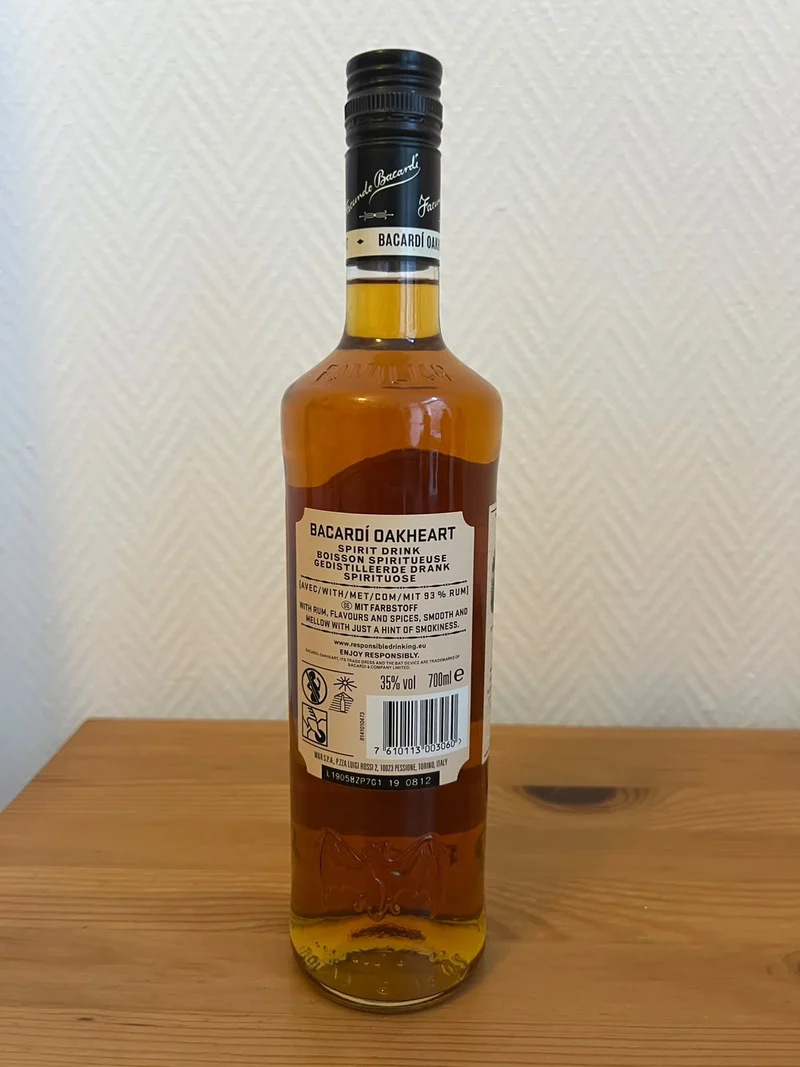 Bacardi Oakheart 0,7l 35% vol. Rum Sonderedition spiced schwarz