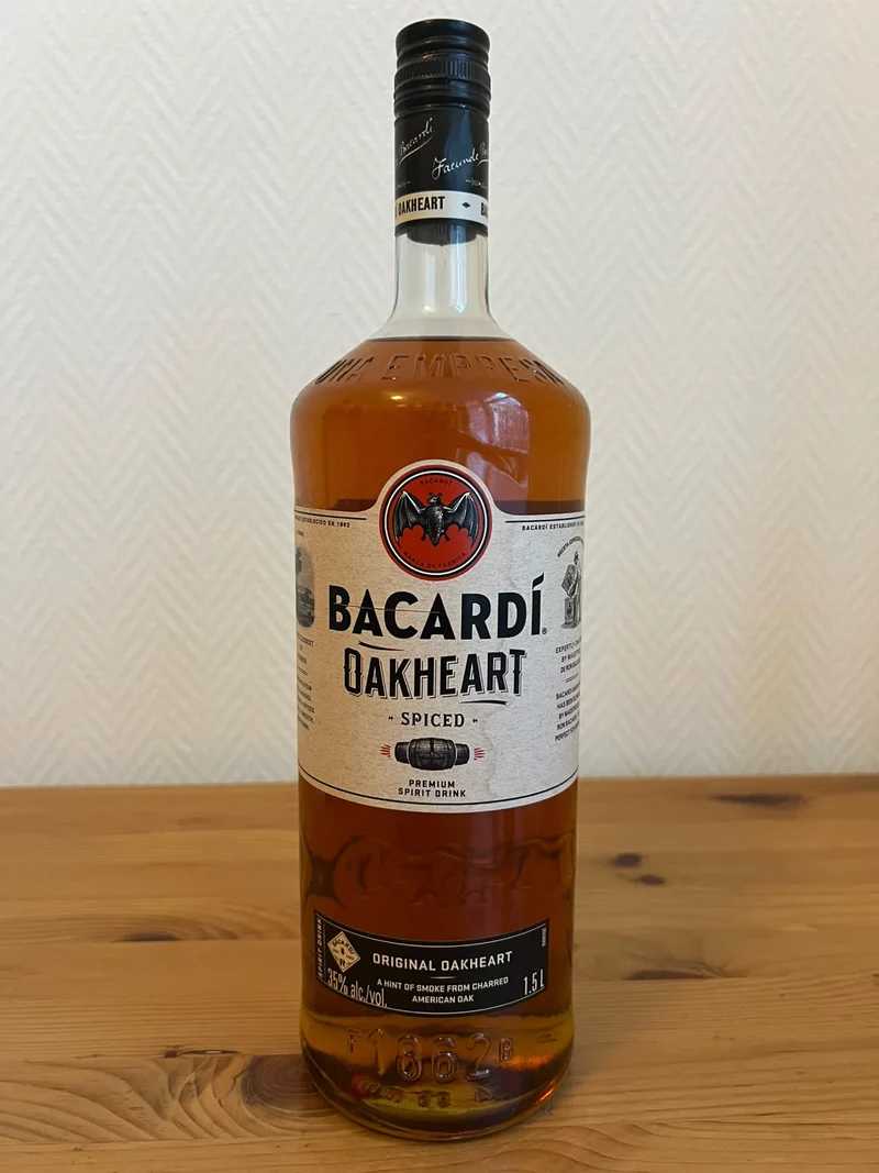 X Bacardi Oakheart Magnum 1,5l 35% vol. Rum Sonderedition Limited Edition Spiced