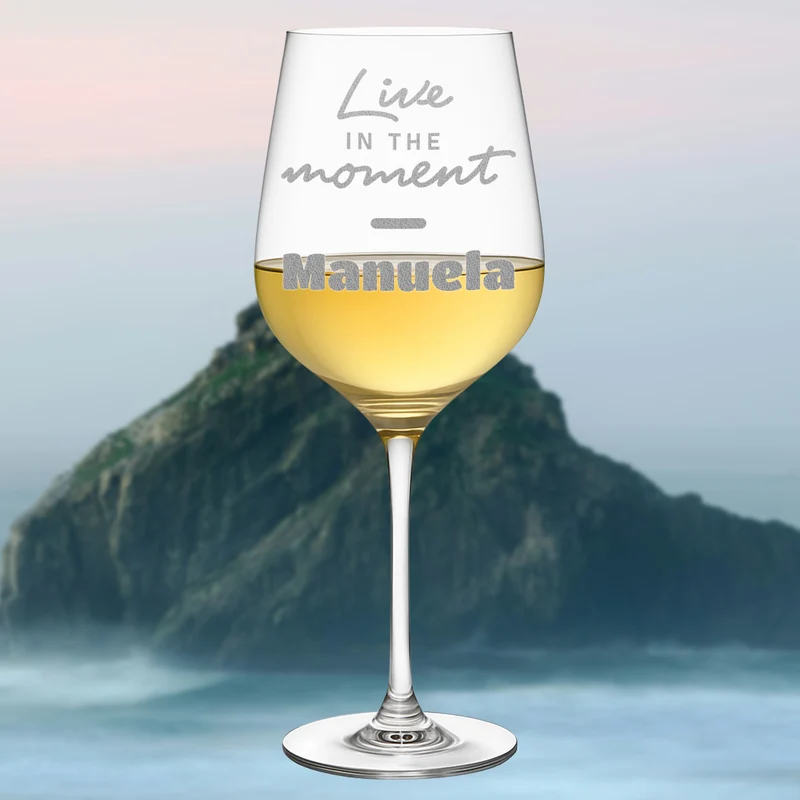 Weinglas 440 ml mit Gravur "Live in the moment"