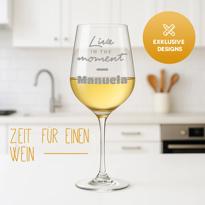 Weinglas 440 ml mit Gravur "Live in the moment"