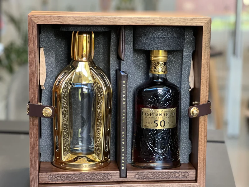 Highland Park 50 Years Old - limitiert & von Hand signiert