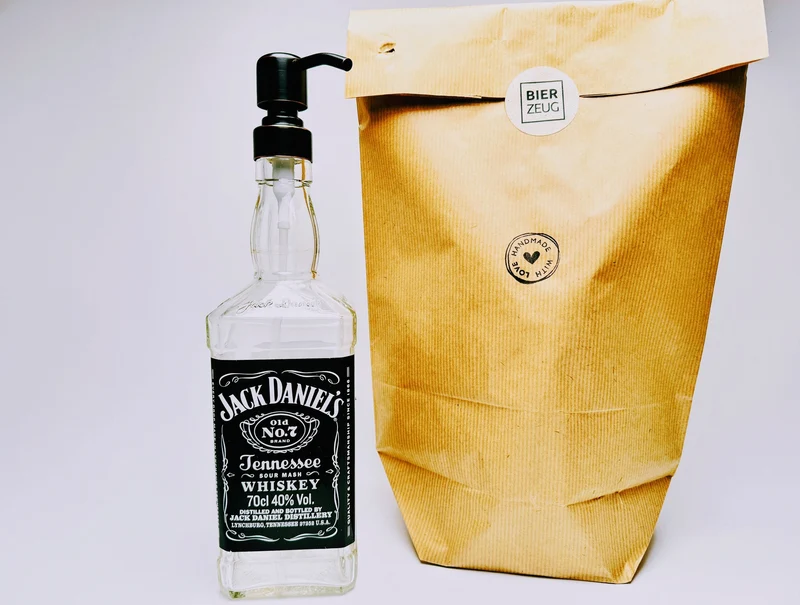 Whisky-Seifenspender “Whisky Wave” | Handgemachter Pumpspender aus Whiskyflaschen | Ideal für Bad & Küche | Top Geschenk für Whiskyfans