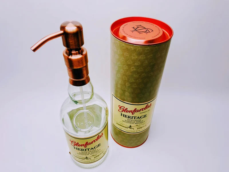 Whisky-Seifenspender “Whisky Wave” | Handgemachter Pumpspender aus Whiskyflaschen | Ideal für Bad & Küche | Top Geschenk für Whiskyfans