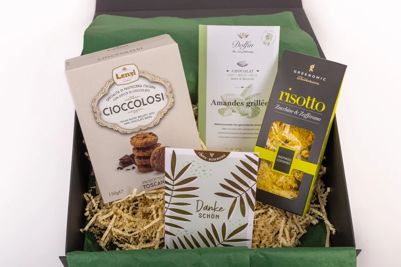 Geschenkbox "Einfach mal Danke sagen" mit kleinen Leckereien stilvoll verpackt
