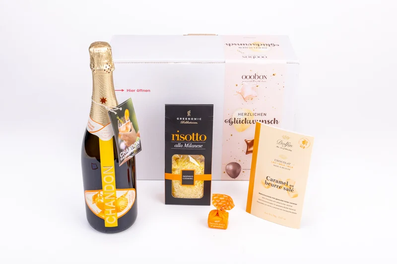 Geschenkbox "Aber sowas von Glückwunsch" mit Chandon Garden Spritz und anderen Köstlichkeiten