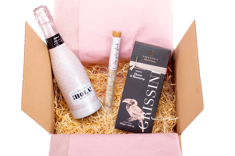 Geschenkbox „Kleines Glück“ – Sekt, Knabberei & eine Prise Freude