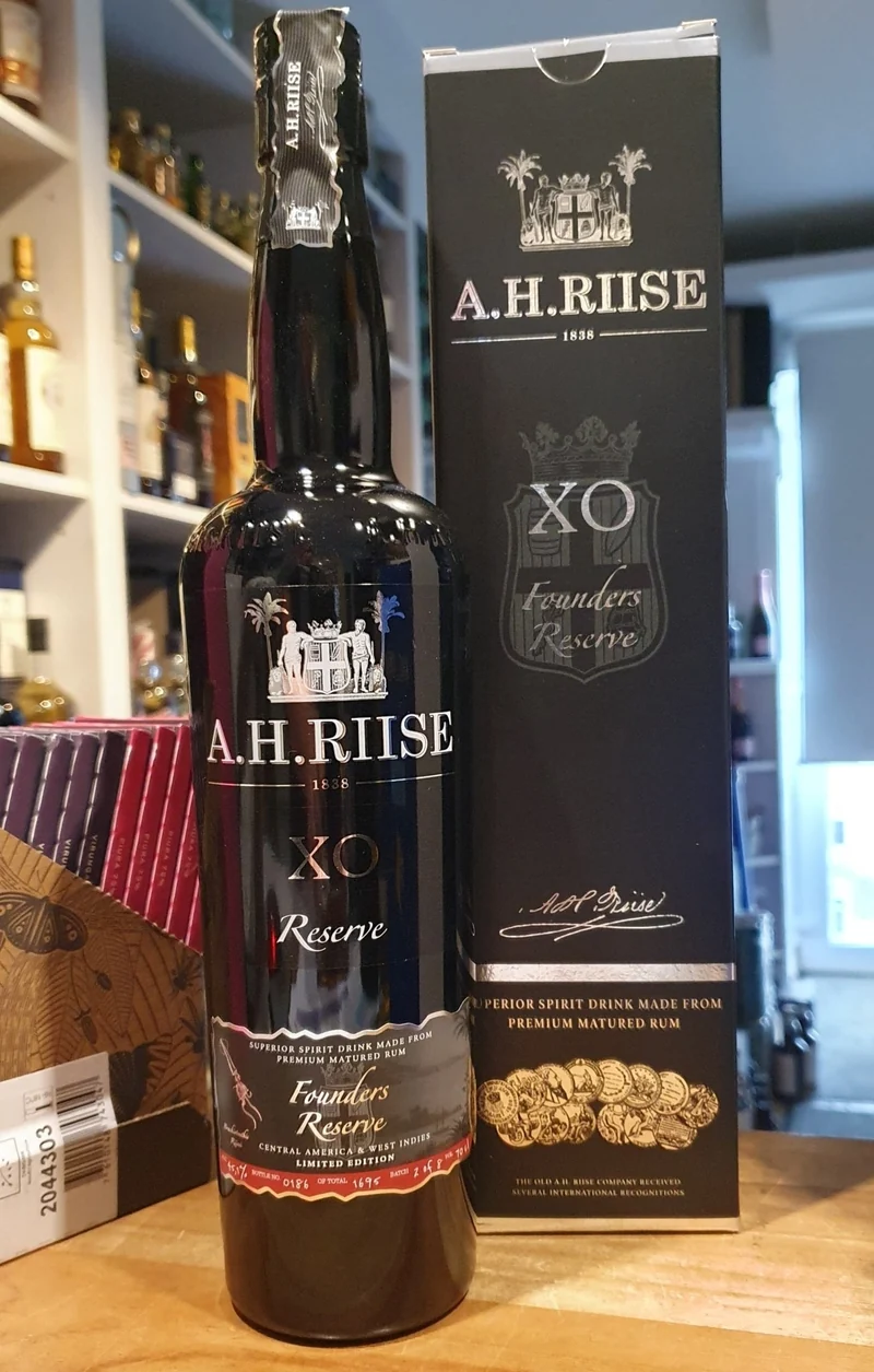 A.H.Riise XO Founders 4 dark red 2023 Teil 4 Reserve 0,7l 45,1% vol. Rum limited rot