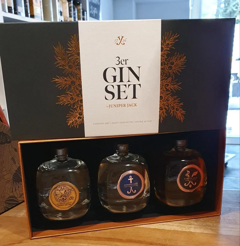 Juniper Jack 3er GIN SET London Dry 0,1l 46,5 % vol 0,1l Navy Strength 57,2 % vol Smoke & Oak 0,1l 46,5 % vol
