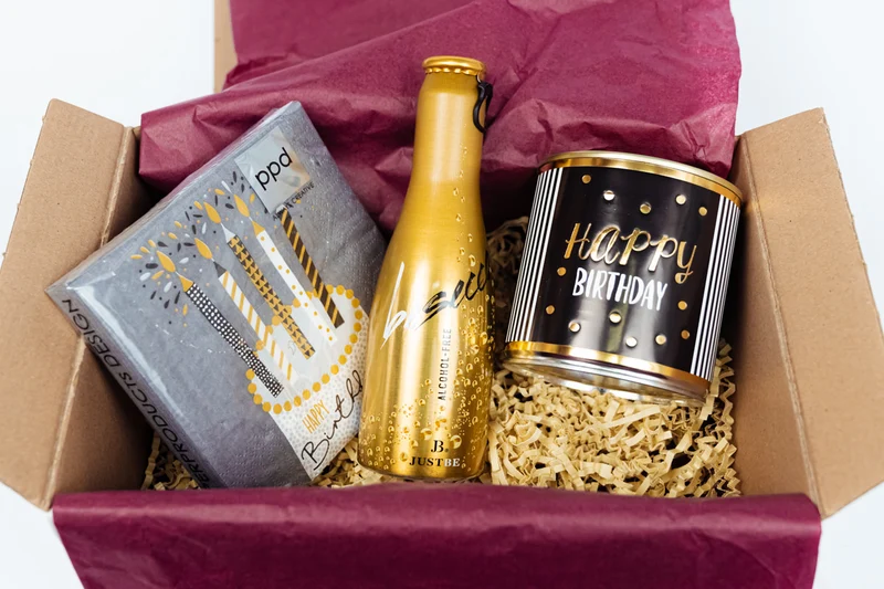 Geburtstags-Geschenkbox ohne Alkohol – mit Kuchen & alkoholfreiem Sekt