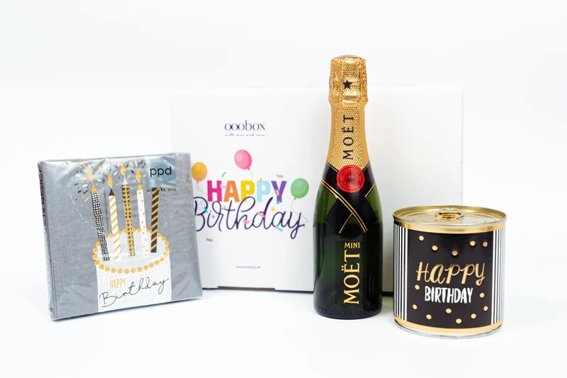 Geburtstags-Geschenkbox mit Champagner & Kuchen
