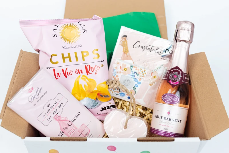 Geschenkbox „Für dich soll es rote Rosen regnen“ – Happy Birthday mit Stil, Sekt & Rosen-Chips