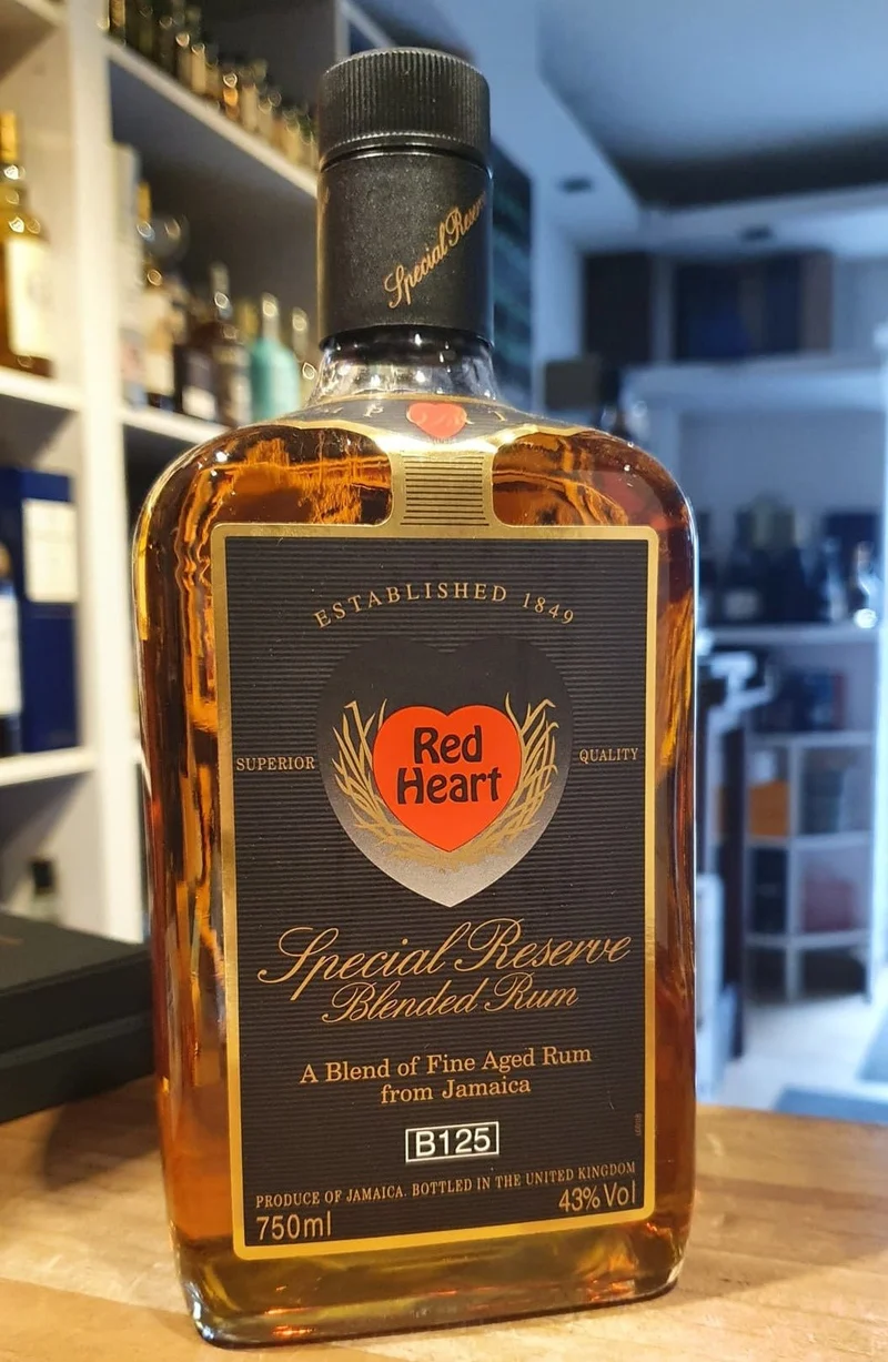 Red Heart Superior Special Reserve 0,75l 43% vol. blended Jamaica Rum B125 1980s bottled UK
