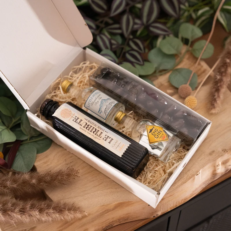 Gin Geschenkset | Gin Geschenk mit Feinkost | Schokolade, Tonic Water & 2 Gins