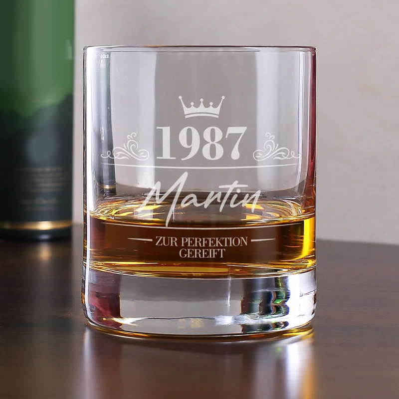 Whiskey Glas mit Gravur als Geschenk zum Geburtstag | Whiskyglas personalisiert mit Name, Jahr & Krone
