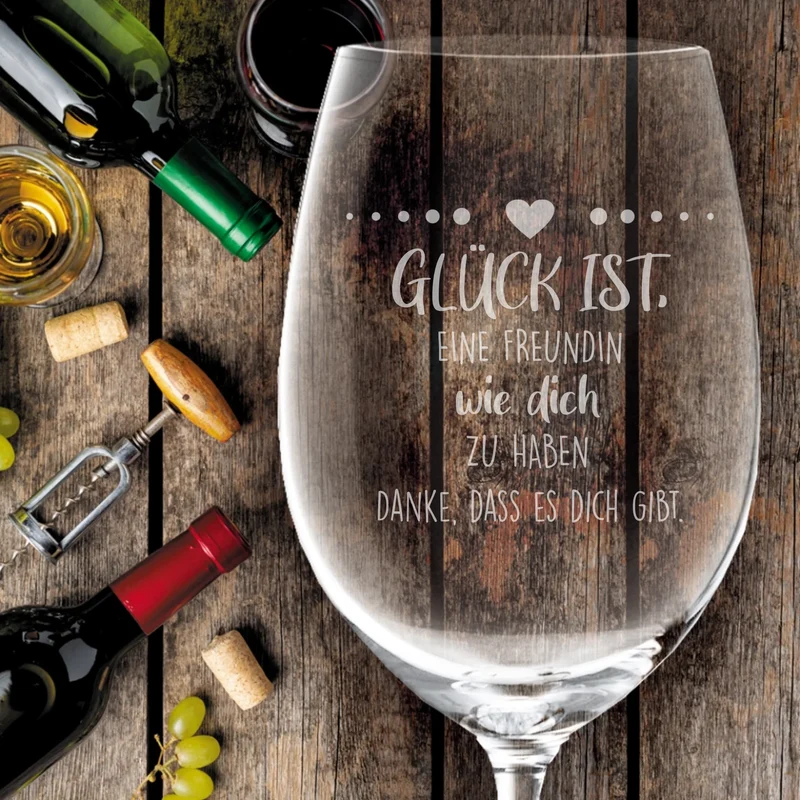 Individuell graviertes Weinglas Glück ist...