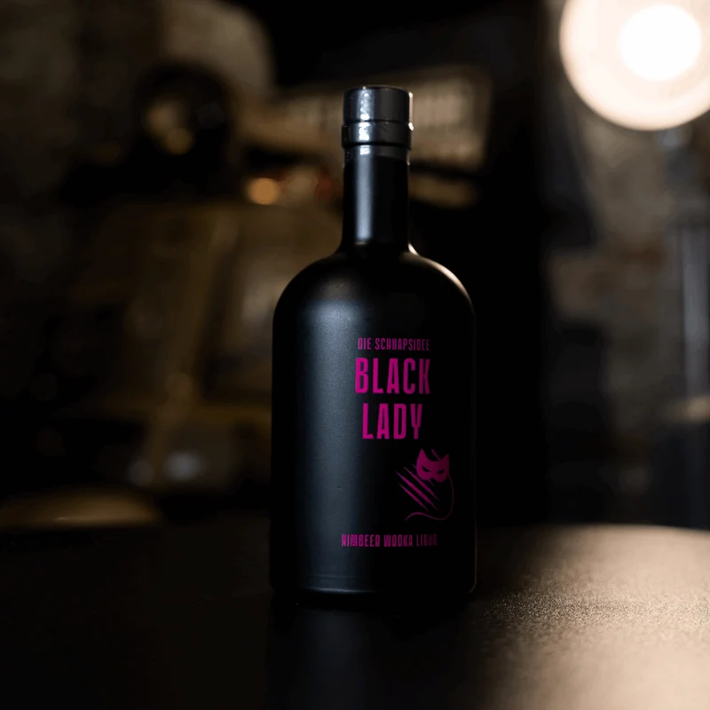 Himbeer Likör mit Habanero & Wodka - Black Lady Schnapsidee