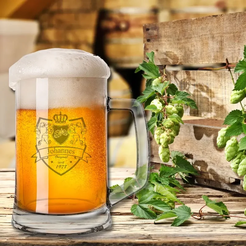 Bierkrug 0,3 oder 0,5 l mit Wappen / Kranz und deinem Namen graviert