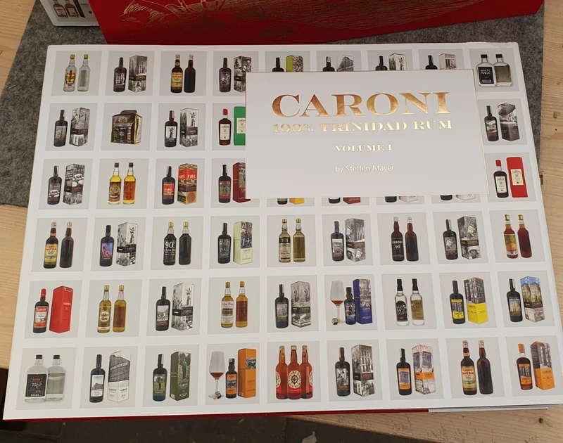 Caroni Bibel 100% Trinidad Rum Buch Steffen Mayer zwei Bände im Schuber 2072 Exemplare limitiert einzeln nummeriert mehrsprachig