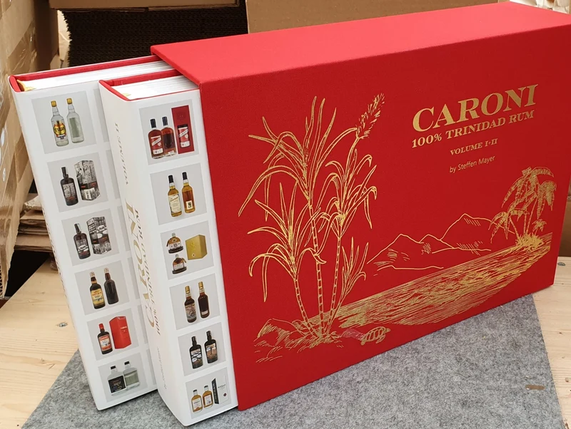 Caroni Bibel 100% Trinidad Rum Buch Steffen Mayer zwei Bände im Schuber 2072 Exemplare limitiert einzeln nummeriert mehrsprachig