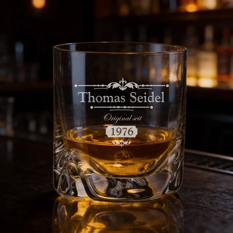 Whiskyglas mit Name, Spruch und Jahr personalisiert