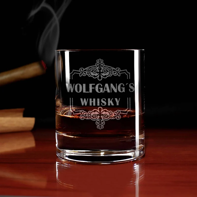 Whiskyglas mit Ornamentrahmen und Gravur ihres Wunschnamens