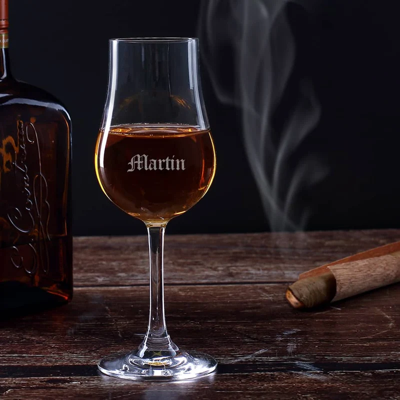 Graviertes Whisky-Stielglas mit Wunschnamen
